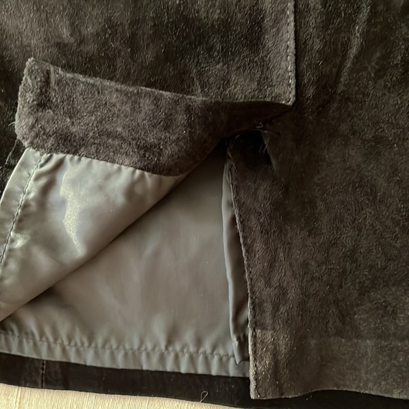 Bagatelle fully lined suede skirt - Picture 10 of 10